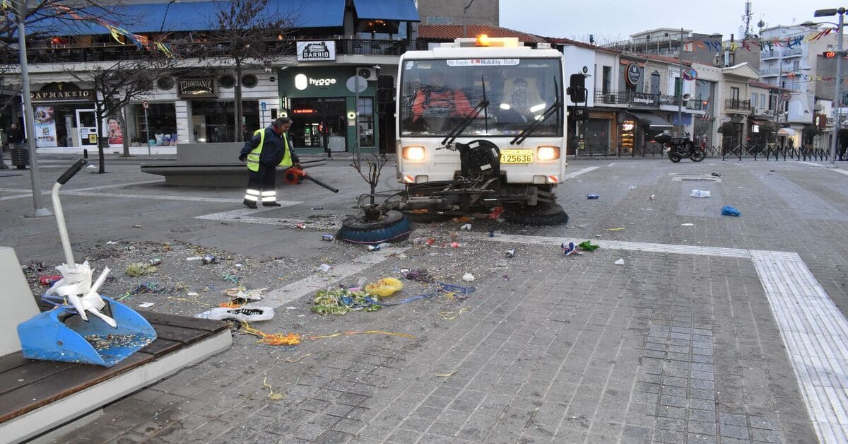 Πεντακάθαρη η Κοζάνη σε χρόνο ρεκόρ παρά τον μεγάλο όγκο απορριμμάτων λόγω Αποκριάς – Επί ποδός από τα χαράματα η Υπηρεσία Καθαριότητας του Δήμου (Βίντεο+Φωτογραφίες)