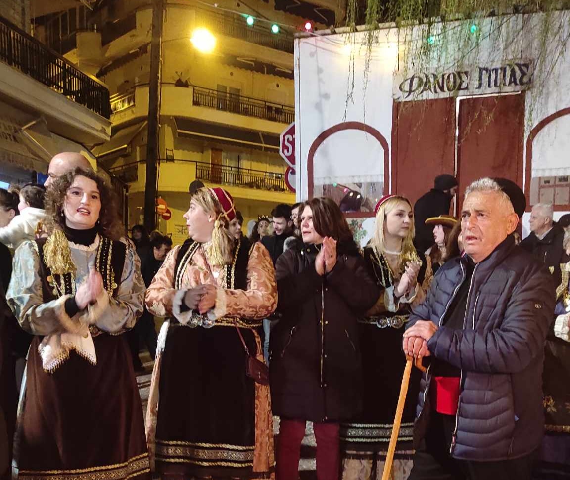 Άναψε ο Φανός Γιτιά στην Κοζάνη.