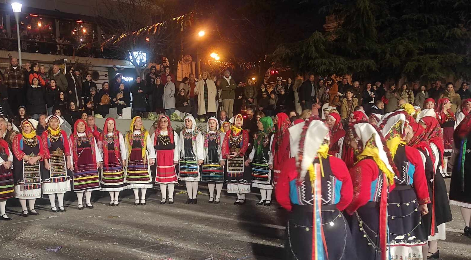 Ξεκίνησαν οι χορευτικές εκδηλώσεις στην πλατεία Κοζάνης