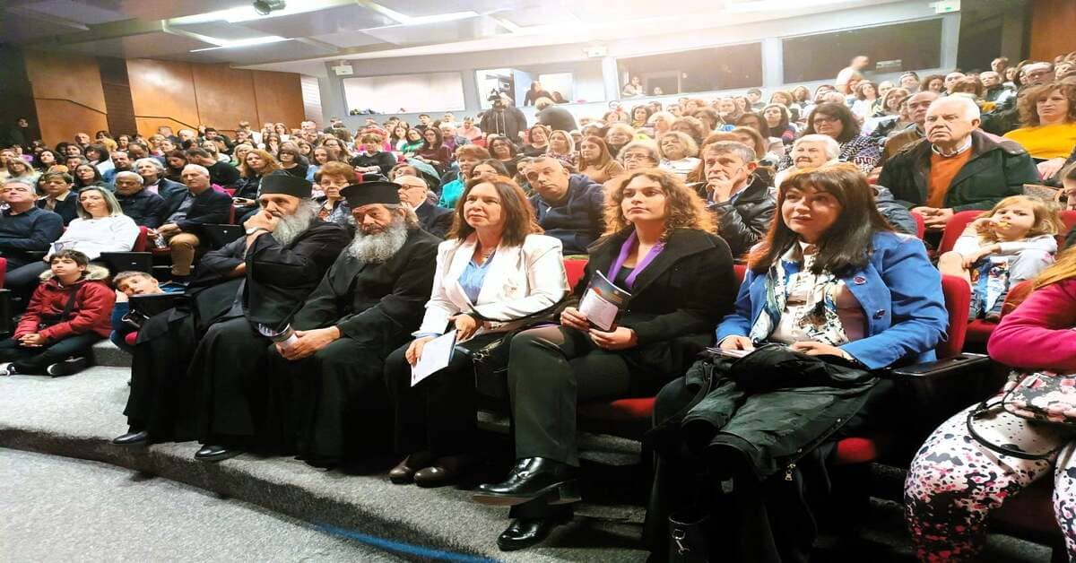 5ο Γυμνάσιο Πτολεμαΐδας , θεατρική παράσταση: Θαλασσοφίλητη μου γη, ματόβρεχτη πατρίδα (φωτογραφίες)