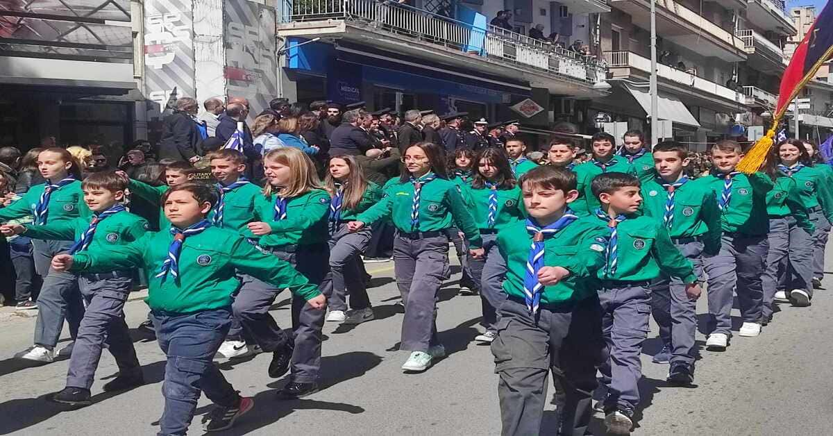 Κοζάνη, παρέλαση 25η Μαρτίου και παραδοσιακοί χοροί στην πλατεία (βίντεο και φωτογραφίες)