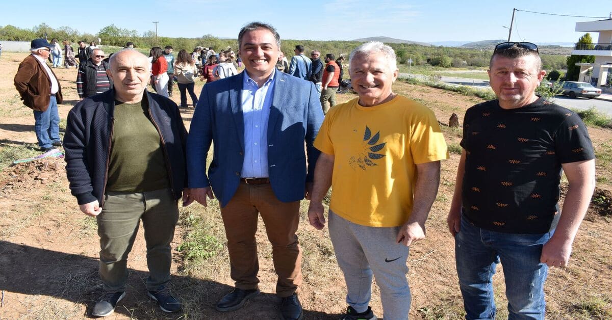 Στη σημερινή δενδροφύτευση του Κλείτου ο Δήμαρχος Κοζάνης Γιάννης Κοκκαλιάρης (Φωτογραφίες)