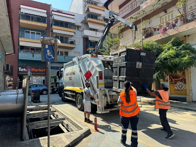 Συνεχίζονται οι εργασίες καθαρισμού και πλύσης κάδων απορριμμάτων από τον Δήμο Φλώρινας