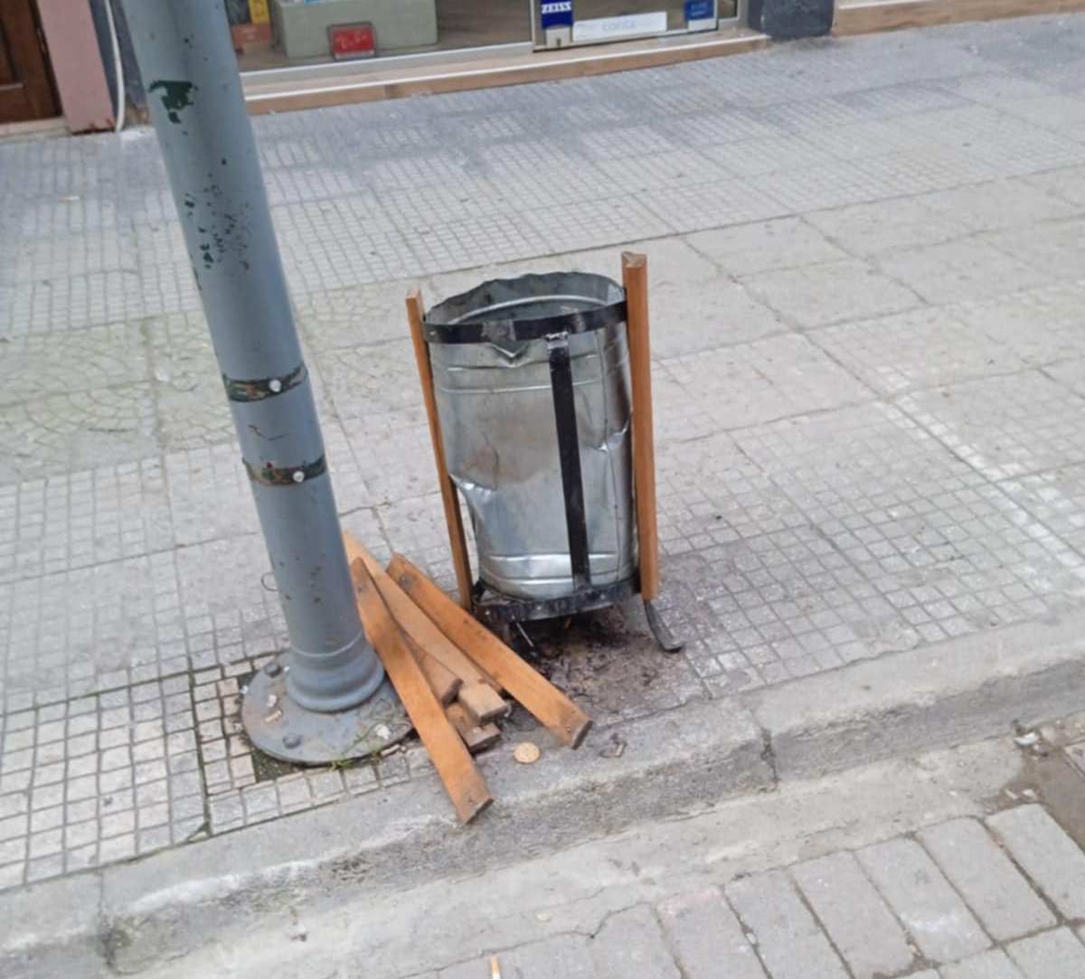 Δήμος Φλώρινας – Καταστροφές σε καλαθάκια απορριμμάτων