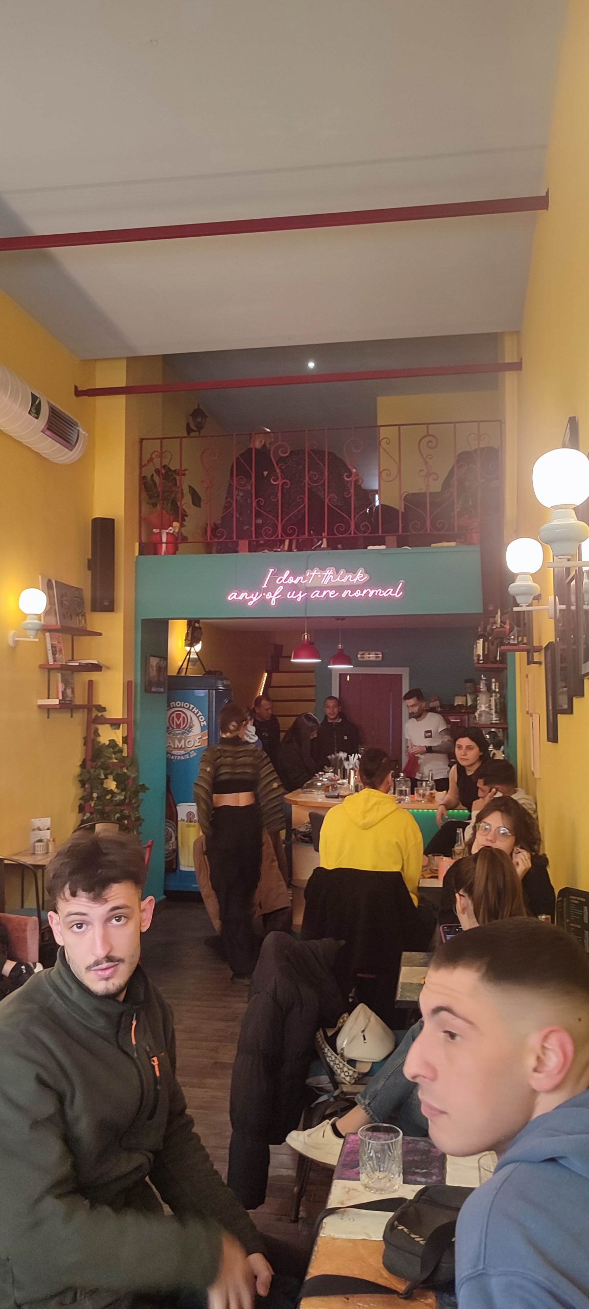 Coo , ένα νέο εναλλακτικό μαγαζί εστίασης, με εξαιρετική μουσική. Μια ιδιαίτερη επιλογή για τον καφέ και το ποτό σας. (Φωτογραφίες)