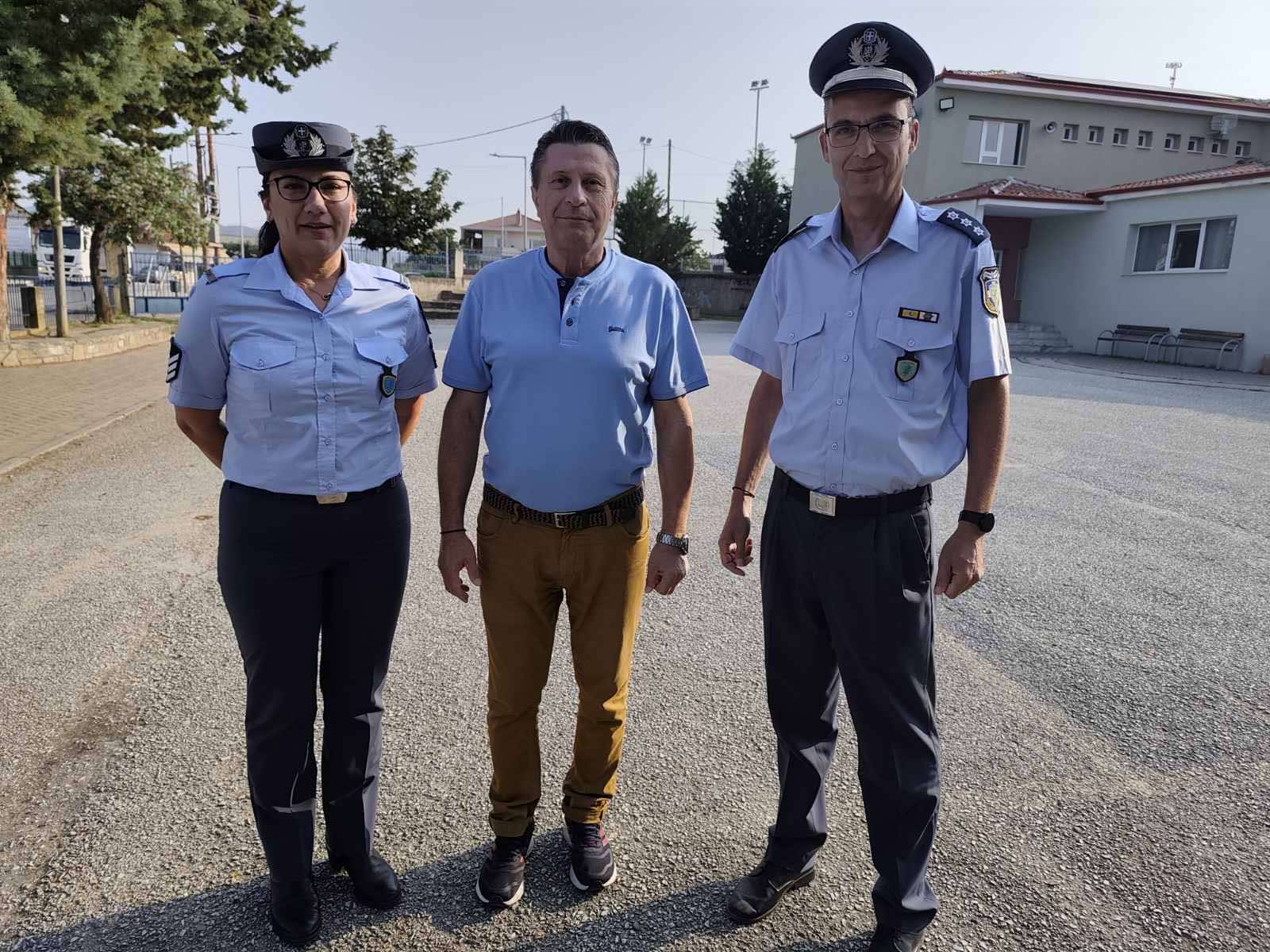 Οι Υπηρεσίες της Γενικής Περιφερειακής Αστυνομικής Διεύθυνσης Δυτικής Μακεδονίας υλοποίησαν καινοτόμες δράσεις ενημέρωσης, για την αποφυγή χρήσης ειδών πυροτεχνίαςΑποδέκτες ήταν οι Διευθυντές και οι Εκπαιδευτικοί των σχολικών μονάδων της Πρωτοβάθμιας και Δευτεροβάθμιας Εκπαίδευσης, καθώς και οι σύλλογοι γονέων και κηδεμόνων