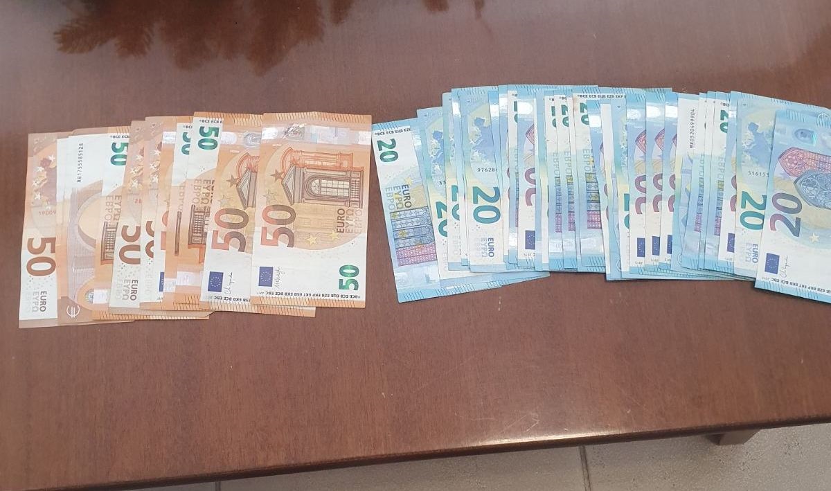 Από αστυνομικούς του Αστυνομικού Τμήματος Βοΐου Κοζάνης συνελήφθησαν άνδρας και γυναίκα, μέλη εγκληματικής οργάνωσης, που δραστηριοποιούνταν στις τηλεφωνικές απάτες, εξαπατώντας ανυποψίαστους πολίτες, κυρίως ηλικιωμένους, σε περιοχές της Κοζάνης, της Πέλλας και της Καρδίτσας