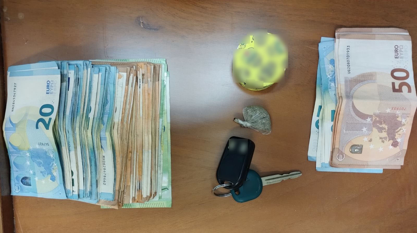 Συνελήφθη από αστυνομικούς του Τμήματος Δίωξης και Εξιχνίασης Εγκλημάτων Φλώρινας διακινητής, ο οποίος μετέφερε παράνομα με Ι.Χ.Ε. αυτοκίνητο έναν αλλοδαπό, σε περιοχή της Φλώρινας