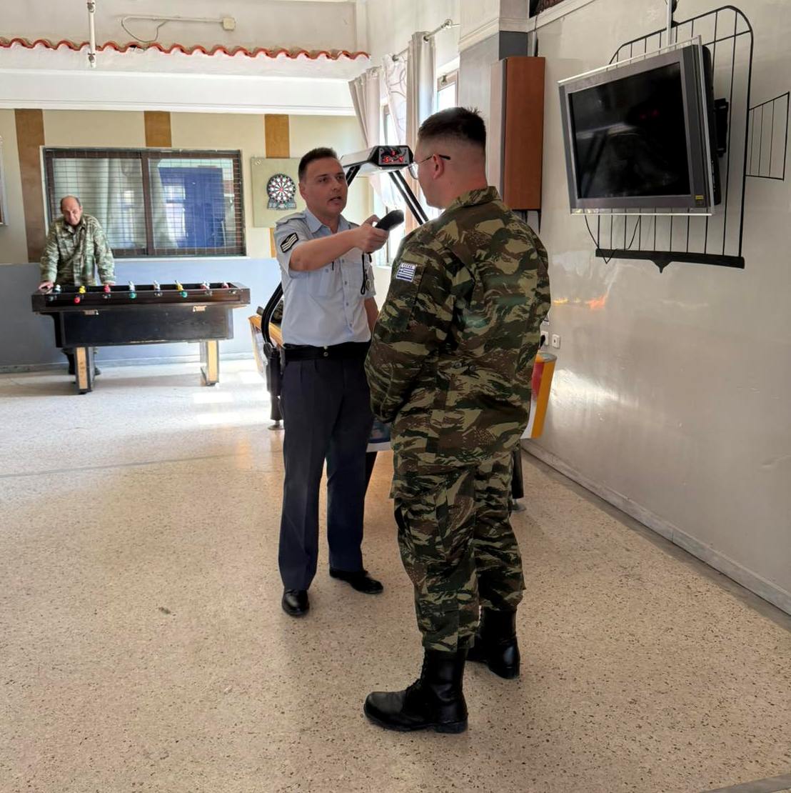 Αστυνομικοί του Τμήματος Τροχαίας Γρεβενών πραγματοποίησαν ενημερωτική διάλεξη, για την οδική ασφάλεια στους στρατιώτες του Κέντρου Νεοσυλλέκτων Γρεβενών